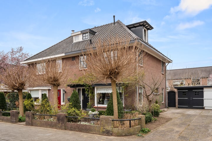 Laan 1933 12 in Ede foto