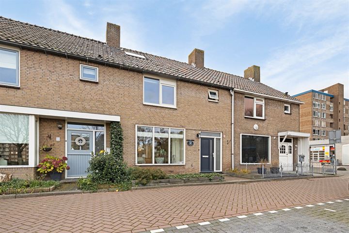 Laan der Nederlanden 92 in Beverwijk foto