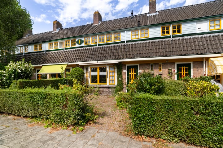 Laan van Altena 16 in Delft foto