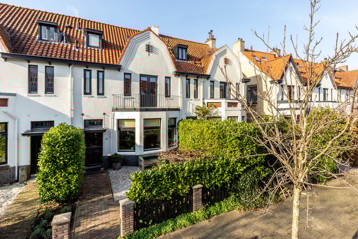 Laan van Bloemenhove 11 in Heemstede foto
