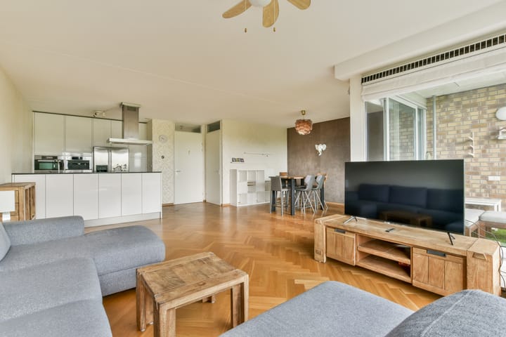 Laan van de Helende Meesters 378 in Amstelveen foto