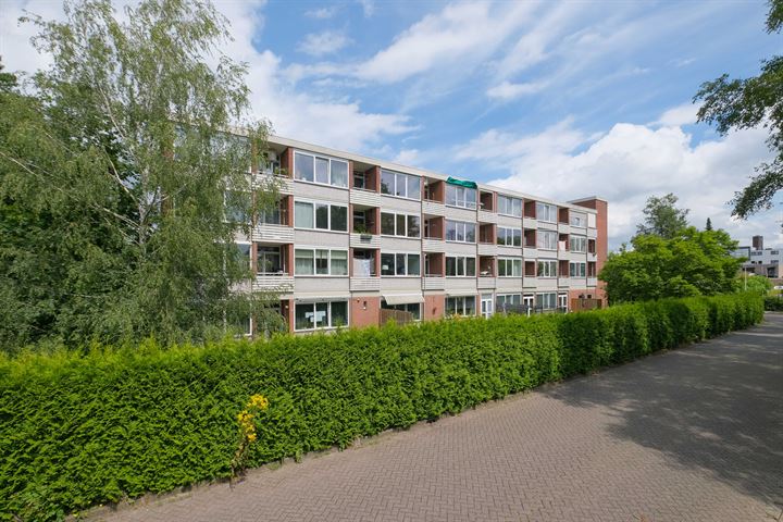 Laan van Kortrijk 123 in Almelo foto