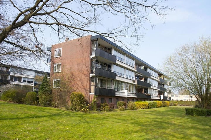 Laan van Kortrijk 37 in Almelo foto