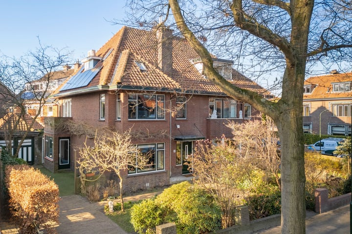 Laan van Leeuwesteyn 29 in Voorburg foto