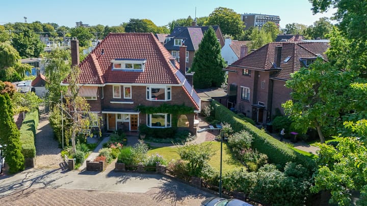 Laan van Leeuwesteyn 6 in Voorburg foto