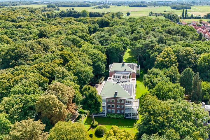 Laan van Pluymestein 22 in Wassenaar foto