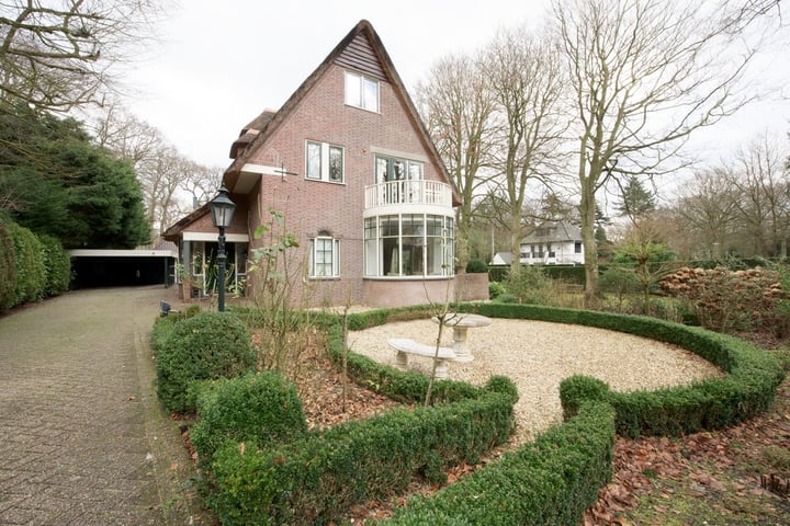 Laan van Rhemen van Rhemenshuizen 10 in Wassenaar foto
