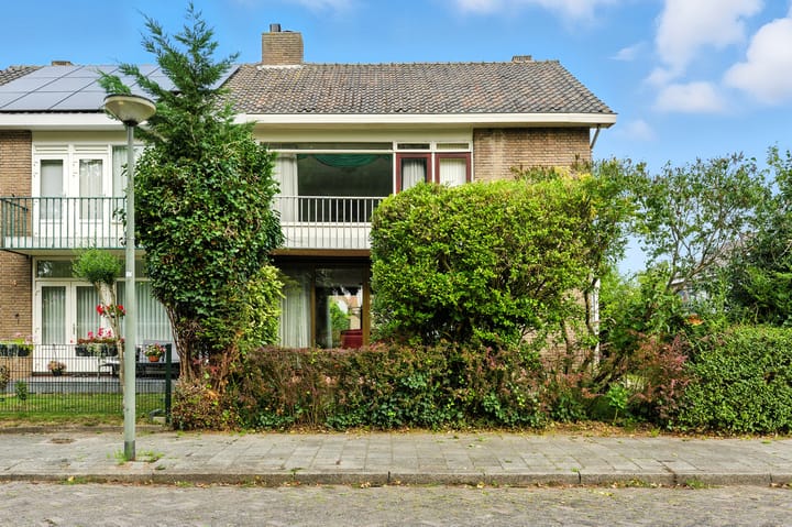 Laan van Spieringshoek 2 in Schiedam foto