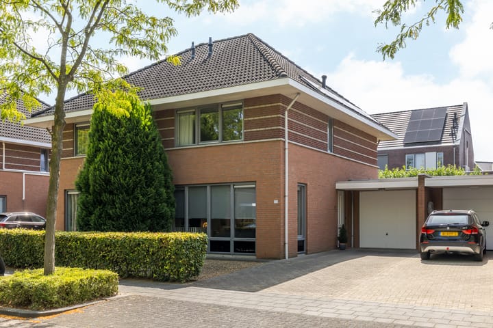 Laan van Westfalen 134 in Geleen foto