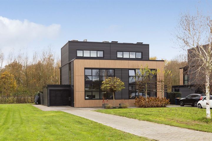 Laan van Zonnehoeve 240 in Apeldoorn foto