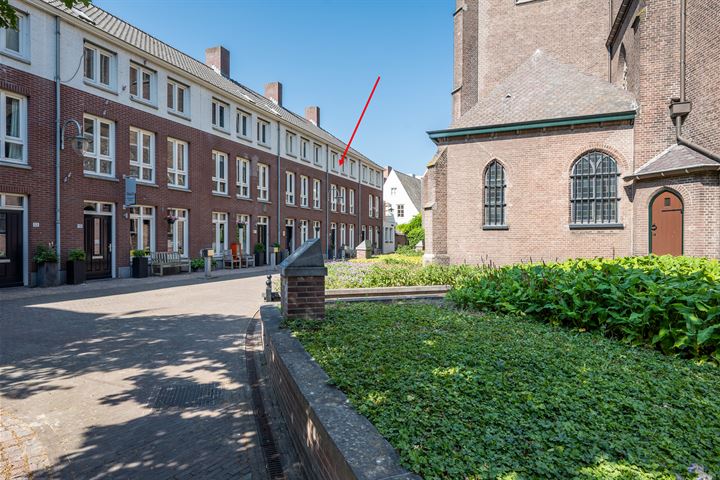 Lambertushof 16 in Helmond foto