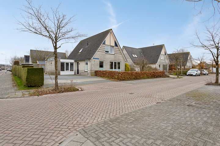 Land van Heusden 10 in Emmeloord foto