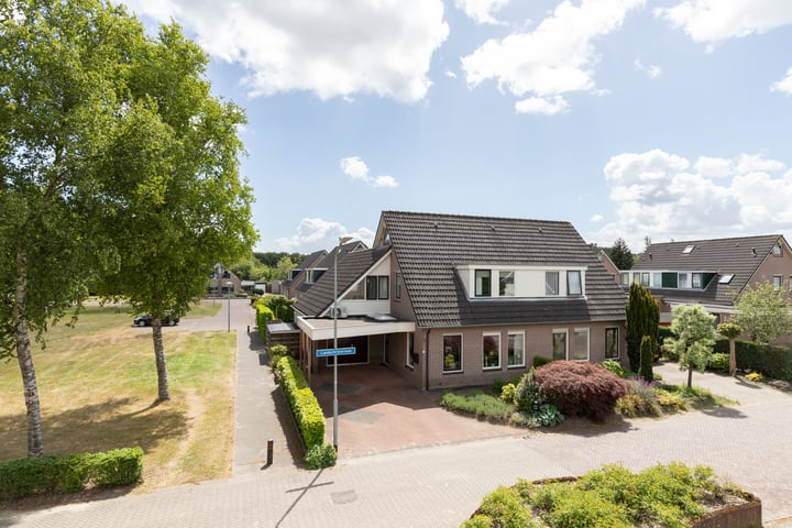 Landschrijverlaan 1 in Rolde