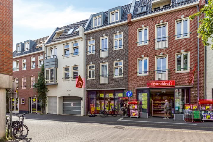 Landstraat 8-15 in Aalten
