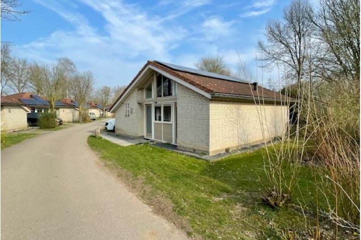 Landweerswal 2-10 in Braamt foto