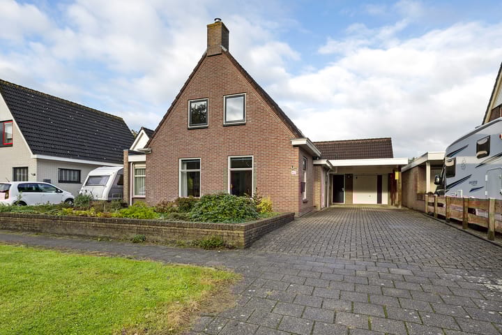 Lange Baan 62 in Ureterp