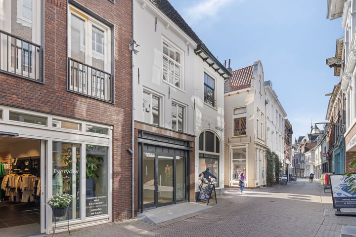 Lange Bisschopstraat 22 in Deventer foto