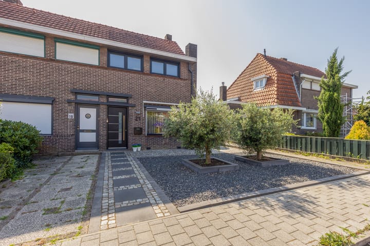 Langeberglaan 21 in Brunssum foto