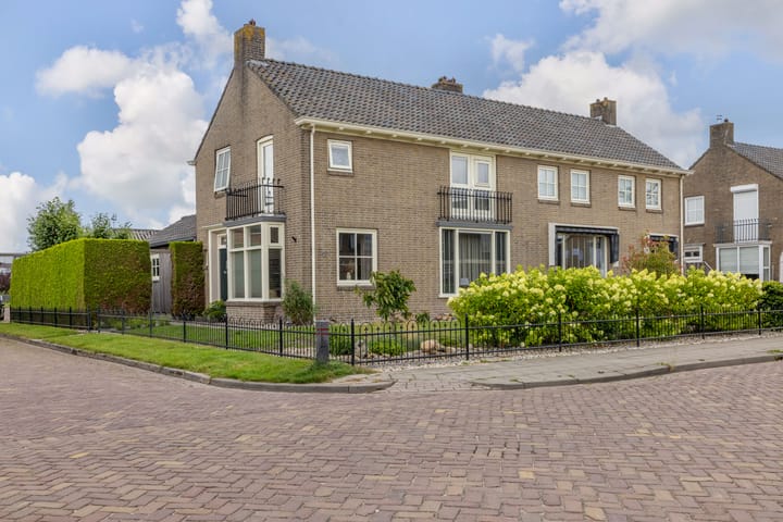 Langelaan 19 in Surhuisterveen foto