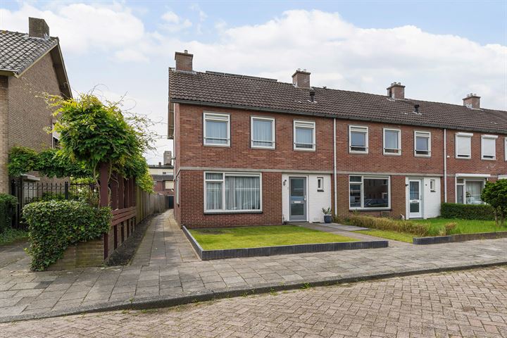 Langendijkstraat 1 in Kaatsheuvel foto