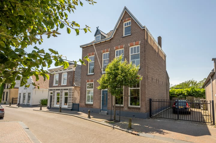 Langestraat 11 in 's-Gravendeel foto