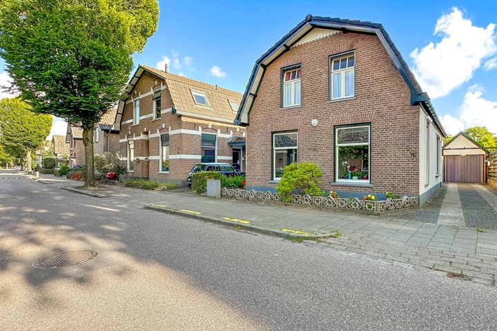 Langeweg 76 in Apeldoorn foto