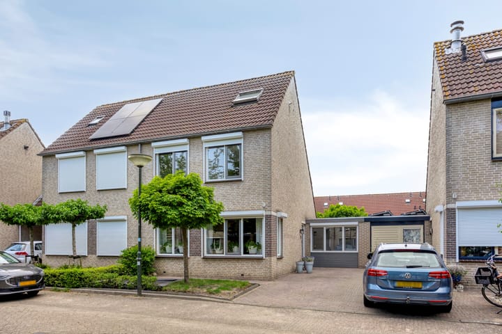 Langewerf 15 in Hank foto