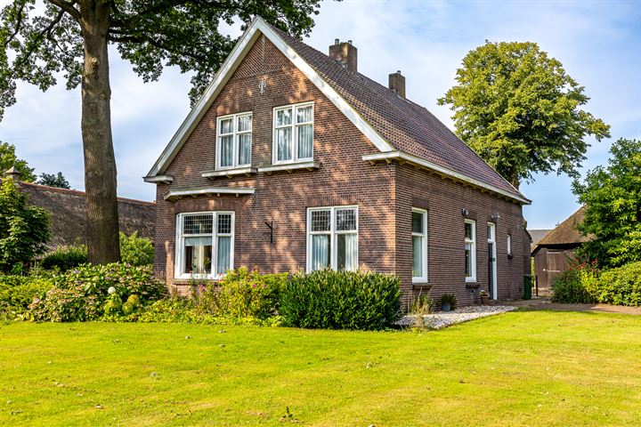Langgrafweg 2 in Emmen foto
