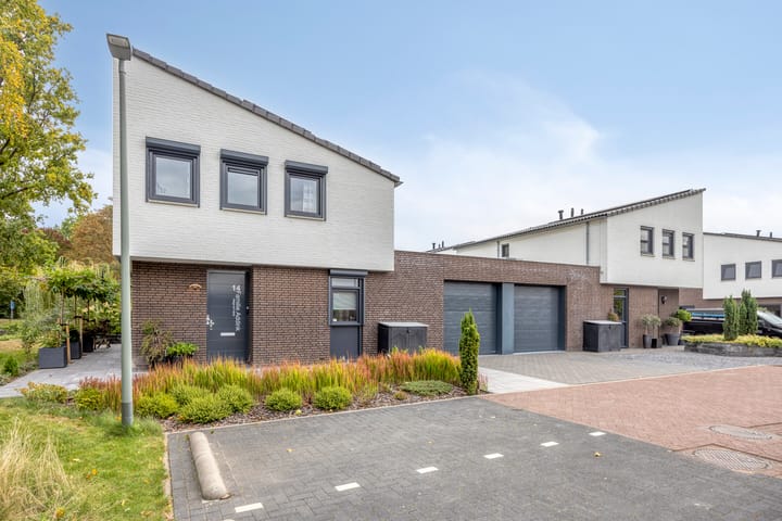 Langs de Beek 14 in Roermond foto