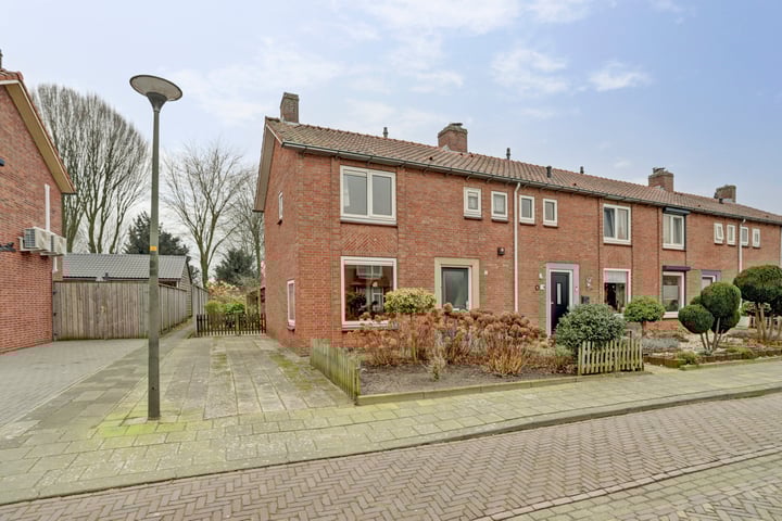 Lariksstraat 8 in Winterswijk foto