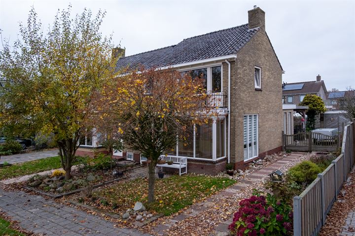 Larixlaan 25 in Roden foto