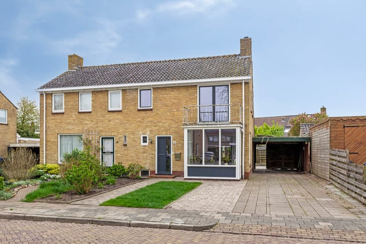 Larixlaan 32 in Roden