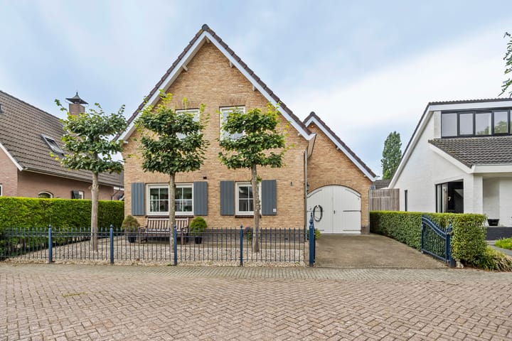 Larixlaan 5 in Woudrichem foto
