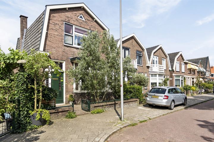 Lathmerstraat 1 in Deventer foto