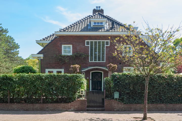 Laurillardlaan 1 in Santpoort-Zuid foto