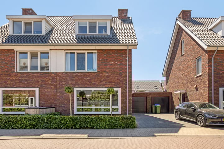 Lavasteen 18 in Zevenbergen foto
