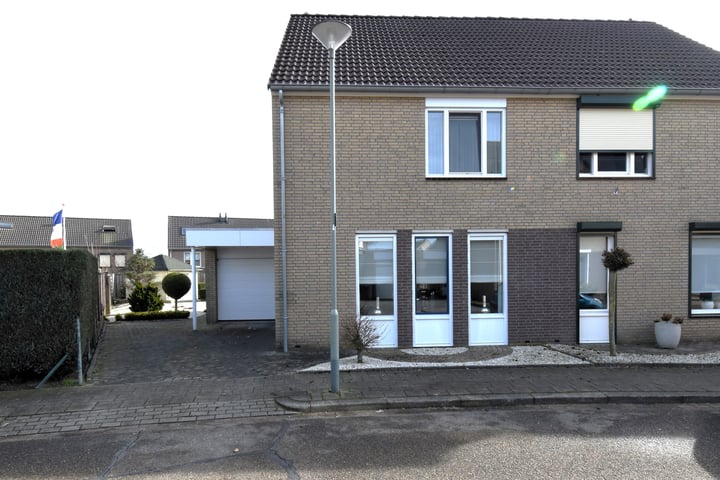 Lazaristenstraat 1 in Bocholtz foto