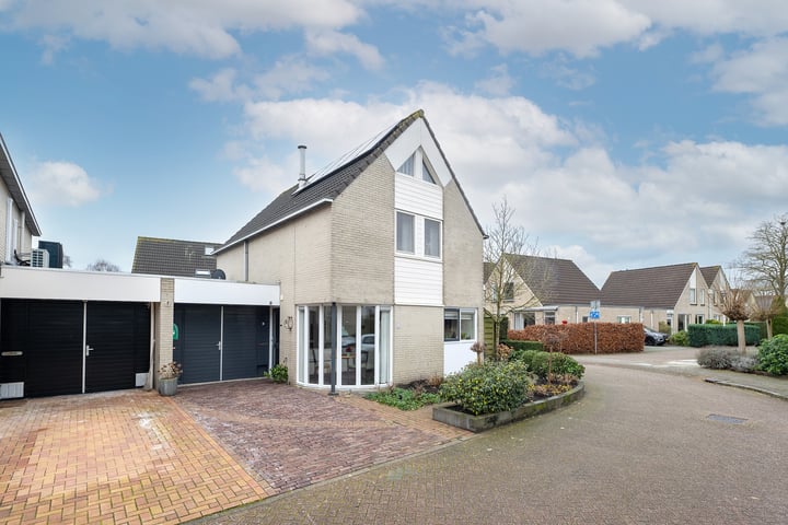 Leeghwaterlaan 15 in Zwolle foto