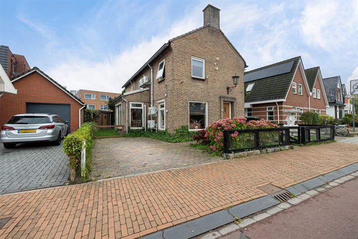 Leeksterweg 4 in Roden foto