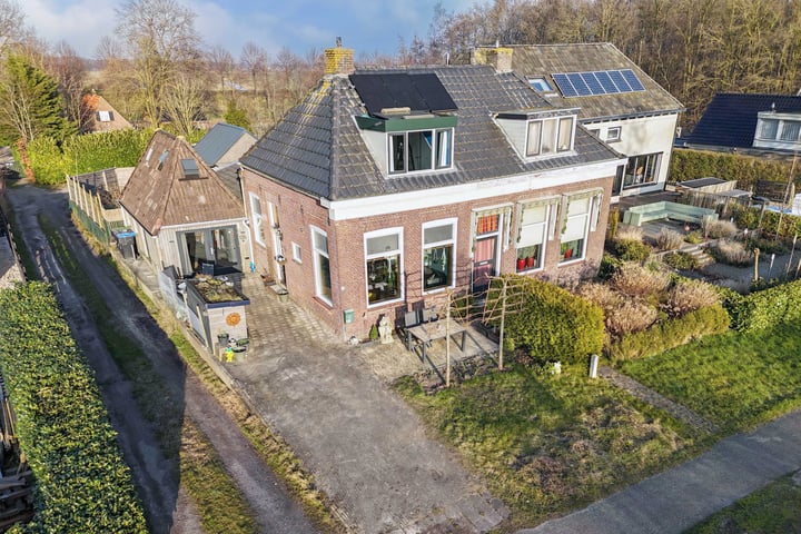 Leeuwarderstraatweg 176 in Heerenveen foto