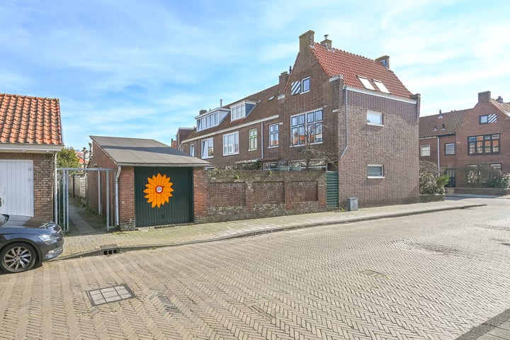 Leeuwendalersstraat 1 in Haarlem foto