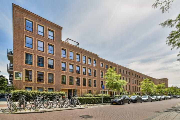 Leeuwendalersweg 93 in Amsterdam foto