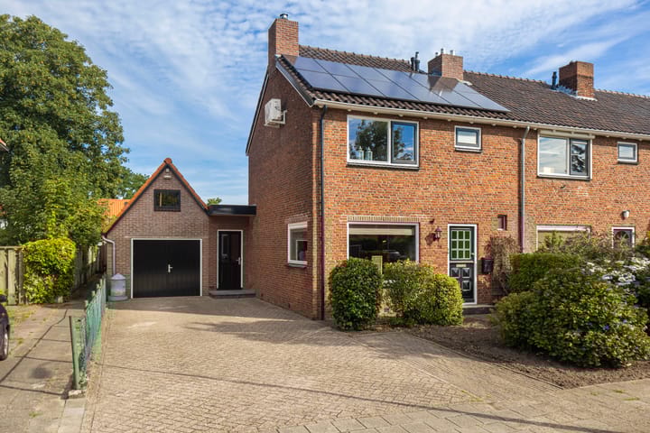 Leeuweriklaan 24 in Ede foto