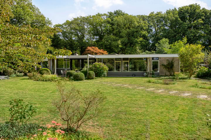 Leeuwerikstraat 28 in Vries