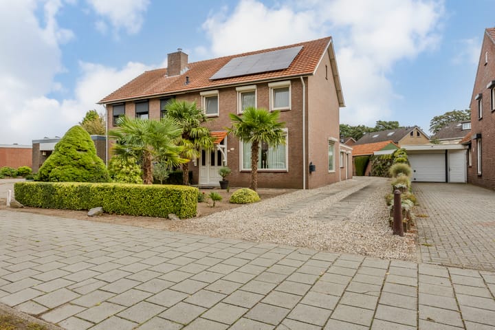 Leeuwerikstraat 38 in Mill foto