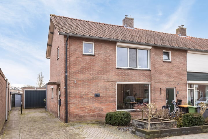 Leeuwerikstraat 40 in Goor foto