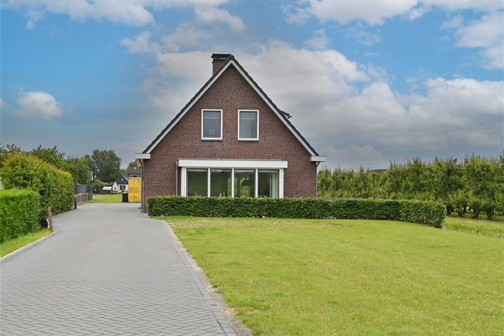 Lekdijk 84 in Tull en 't Waal foto