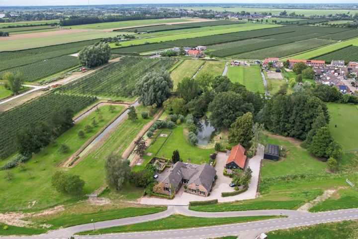 Lekdijk oost 8 in Lopik foto