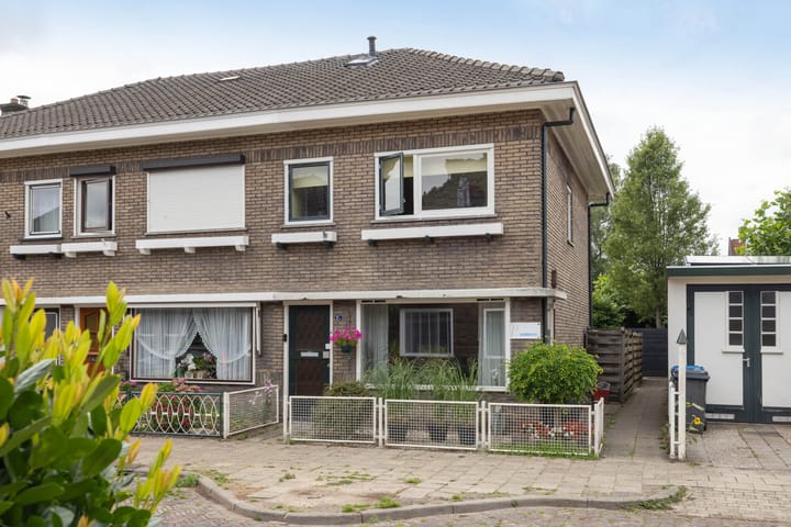 Leliestraat 2A in Hengelo foto