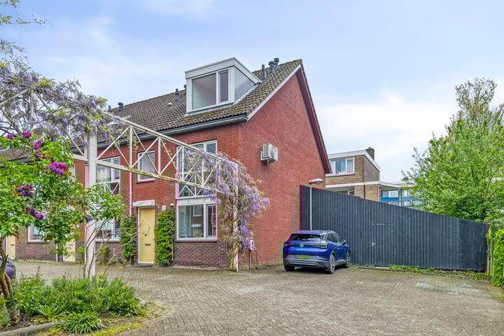 Leni Sarishof 22 in Rotterdam foto